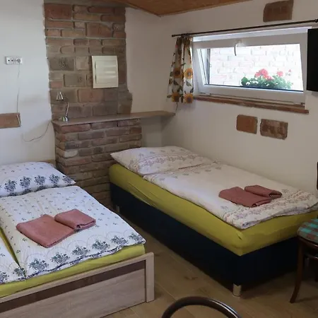 Apartman Lanzhot Exterior photo
