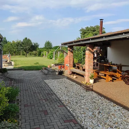 Apartman Lanzhot Exterior photo