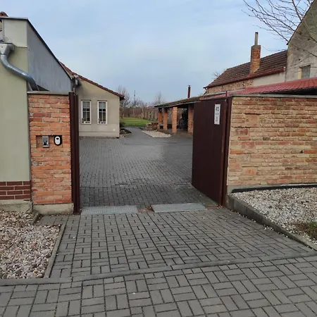 Apartman Lanzhot Exterior photo