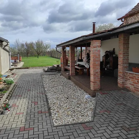 Apartman Lanzhot Exterior photo